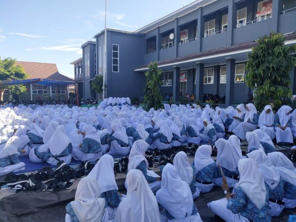 Dzikir Bersama Keluarga Besar SMAN 1 Ampana Kota Memperingati 1 Tahun Tsunami Palu.