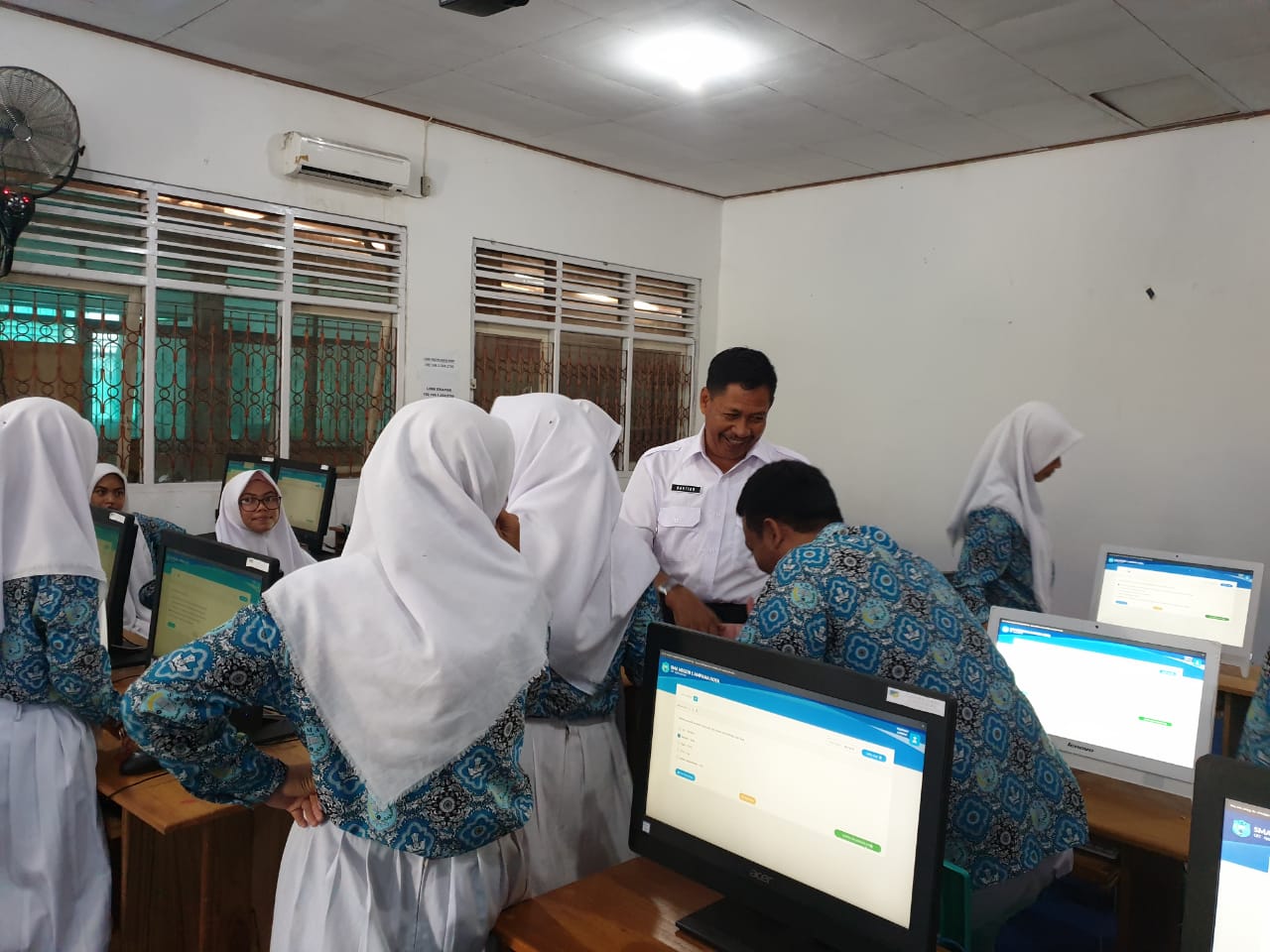 Simulasi Ujian Sekolah Berbasis Komputer SMA Negeri 1 Ampana Kota