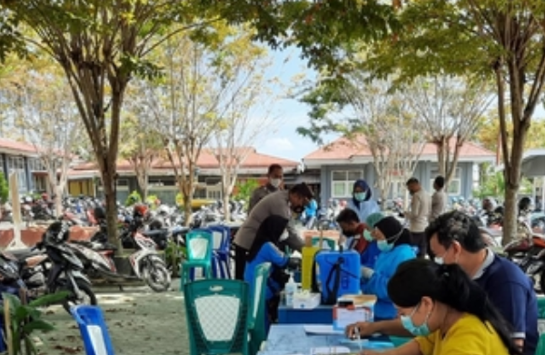 SMA Negeri 1 Ampana Kota Menggelar Vaksinasi